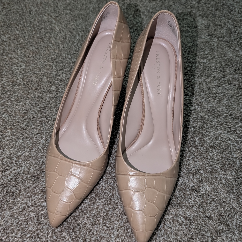 Preston & York Tan Croc-Embossed Women's Shoes